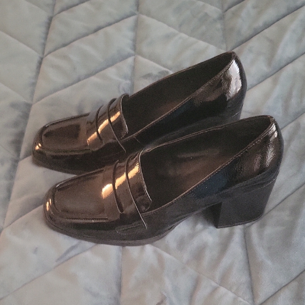 NWT Kenneth Cole Reaction Black Leather Loafer Heels - Picture 4 of 8